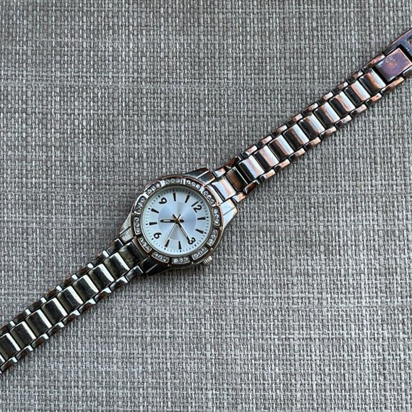 FMD Women Wrist Watch Analog Quartz Crystal Accent Bezel Silver Tone Watch - Picture 3 of 8